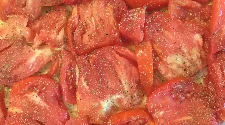 Avec les bonnes tomates de pleine saison, une tarte simplissime.